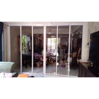 ราคา (ถูกที่สุด)YTประตูบานเลื่อนบานเฟี้ยมแบ่ง6บาน กรอบอลูมิเนียมสีอบขาว กระจกใส (19603121441)