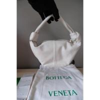 ราคา Bottega Veneta Teen Double Knot Shoulder Bag In White. Used in good condition ! (21529811735)