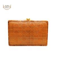 ราคา กระเป๋าย่านลิเภาทรงสี่เหลี่ยมผืนผ้าลายสี่ดอกหูย่านลิเภา (ถือและสะพายได้) (28818916169)