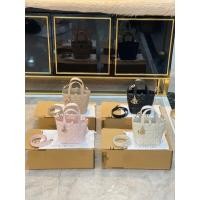 ราคา Dior Vertical Mini Bag สีดำ ขนาด 16 cm ประณีตพร้อมโลโก้ Dior และลายสก๊อตหวายขนาดใหญ่ (48651206826)