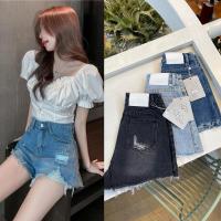 ราคา NewsJeans กางเกงยีนส์ขาสั้นแต่งขาดเก๋ๆๆทรงเข้ารูปมี2รุ่น (25917980419)