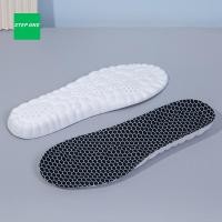 ราคา 3in1 แผ่นรองเท้า【นุ่ม+ดูดซับแรงกระแทก+ระบายอากาศ】ลดกลิ่น เหมาะกับรองเท้าผ้าใบ (56453075561)