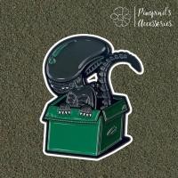 ราคา ʕ •ᴥ•ʔ ✿ พร้อมส่ง : เข็มกลัดลายเอเลี่ยน / ซีโนมอร์ฟ สีเขียวเข้ม | Dark Green Alien / Xenomorph Enamel Brooch Pin. (28215460478)