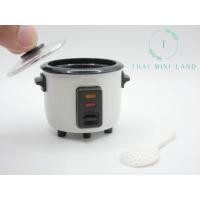 ราคา ของเล่น!!! หม้อหุงข้าวจิ๋ว (ความสูง 4 ซม.) ชุดอุปกรณ์ครัวจิ๋ว งานพลาสติก สำหรับบ้านตุ๊กตา หม้อหุงข้าว ของจิ๋ว Dollhouse (17979546294)