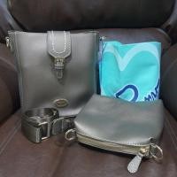 ราคา พร้อมส่ง กระเป๋า pimmy แท้ สีทอง สวยค่ะ ได้ 2 ใบค่ะ (23538242588)