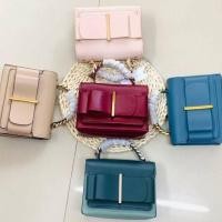 ราคา CHARLES & KEITH BOW BUCKLE CHAIN TOP HANDLE BAG (2876354411)