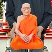 ราคา NMT8 หลวงพ่อฤาษีลิงดำ วัดท่าซุง อุทัยธานี หน้าตัก5นิ้ว งานไฟเบอร์หุ่นขี้ผึ้งห่มจีวรติดเกศาเสมือนจริง (11999832296)