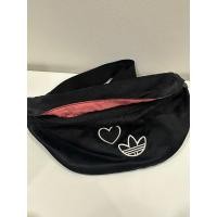 ราคา (มือสอง) พร้อมส่ง กระเป๋าคาดเอว Adidas ของแท้ 100% ***สั่งสินค้าแล้วไม่รับการยกเลิกนะคะ*** (10728091719)