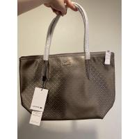 ราคา lacoste cinder tote shoulder bag ใหม่แท้จากkingpower ❤️‍กระเป๋าแบรนด์เนม shoulder bag (10760233682)