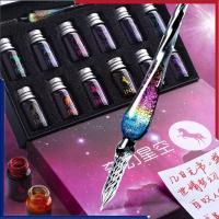 ราคา ชุดปากกาจุ่มแก้วแวววาวพร้อมหมึก12ชุดปากกาสอบเทียบแก้วไล่ระดับสีของขวัญลายเซ็นการวาดภาพบัตรของขวัญเขียนชุดปากกาแก้ว (27057250372)