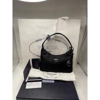 ราคา กระเป๋าสะพาย Prada hobo หูผ้า สีดำ ผ้าnylon fullset recไทย 01/22 (14985415486)