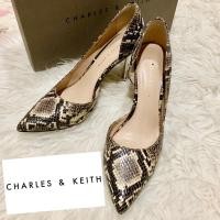 ราคา CHARLES & KEITH แท้ รองเท้าส้นสูง ลายหนังงู SIZE 37 มือสอง หรูมาก สภาพดี กล่องครบ พร้อมส่งต่อ ราคาถูก (3189399085)