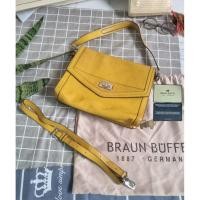 ราคา ​เป็นกระเป๋าหนังสะพายไหล่/สะพายข้าง สีเหลืองมัสตาร์ดหรือโทนสีเหลืองเข้ม (29842616936)