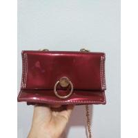 ราคา กระเป๋าครอสใบเล็ก หนังแก้วสีแดง สภาพดีใหม่ (3651718963)