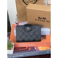 ราคา COACH MEDIUM CORNER ZIP WALLET IN SIGNATURE CANVAS (11225697042)