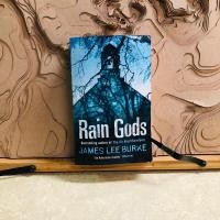 ราคา ฌ057 Rain Gods Bestselling author of The Tin Roof Blowdown JAMES LEE BURKE "An American master Observer (24427744523)
