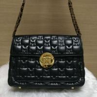 ราคา กระเป๋าหมอนเมโทรซิตี้​ ของแท้​ หนังแท้สภาพสวย​อะไหล่ยังทอง​สวย ข้างในสะอาด​ ขนาด9.5นิ้ว​ สูง7นิ้ว​ สีดำ (2315733118)