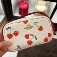 ราคา Coach Jamie Wristlet With Heart Cherry Print (18373917269)