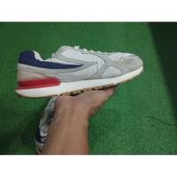 ราคา รองเท้าผ้าใบเทนนิส FiLa มือสอง ไซส์ 42 (57151385190)