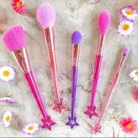 ราคา TARTE Pretty Things And Fairy Wings Brush Set (Limited Edition). (1334645212)
