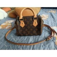 ราคา Lvหมอนหลุยส์ ขนาด 8 นิ้ว พร้อมสายยาวสายเดิม มีเลข (25611235820)