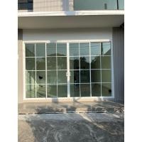 ราคา (ถูกที่สุด)YTประตูบานเลื่อนกระจกสไตล์โมเดิร์นแบ่ง4บานเปิดกลาง กรอบอลูมิเนียมสีอบขาว กระจกเขียวใส (23328314613)