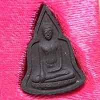 ราคา พระผง หลวงพ่อโบสถ์น้อย วัดอมรินทราราม บางกอกน้อย กรุงเทพมหานคร ปี2539 เนื้อผงสีดำ (41253662175)