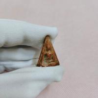 ราคา พระนางพญา พิมพ์สังฆาฏิ เชื่อกันว่าเพิ่มสเน่หาพลานุภาพ ในความเป็นผู้หญิง มาดนางพญา ได้ดีกว่าพิมพ์อื่น (18581254137)