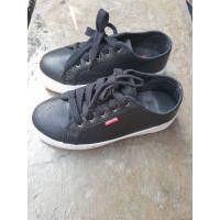 ราคา levi's(ลีวายส์)รองเท้าผ้าใบมือ2สภาพเก็บsize38รุ่นนี้ส้นจะหนานิดนึง (3680833138)