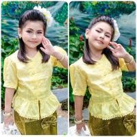 ราคา ชุดไทยสาวน้อย ชุดไทยเด็ก เสื้อคอวี ผ้าฉลุลาย แขนตุ๊กตา ชายเสื้อแต่งระบาย ผ้านุ่มมาก มาพร้อมผ้าถุง ลายไทย งานน่ารัก (4848282625)