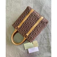 ราคา Christian Dior Trotter pattern small handbag ของแท้ กระเป๋ามือสอง แบรนด์เนม ดิออร์ มาพร้อมการ์ดค่ะ (23017103063)