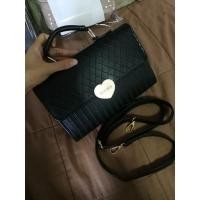 ราคา (แจกโค้ดลดทั้งร้าน) กระเป๋าสะพายทรงกล่อง แบรนด์แท้ min min สีดำ หนัง PU อย่างดี อย่างหนา สวยและน่ารักมาก!!!! (1532027968)