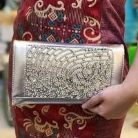 ราคา MELANIE Embellished Crystal Envelope Clutch Party Bag (43755731777)
