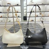ราคา Charles&keith กระเป๋า มีโค้ดลด30% Lock & Key Chain Handle Trapeze Bag (27209251906)