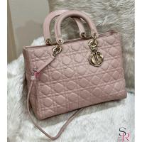 ราคา ✅ พร้อมส่ง กระเป๋า CD รุ่น Lady สีชมพูนู้ด size 13” หนังแท้ (มือสอง งานตู้ลุ้น) (28934497269)