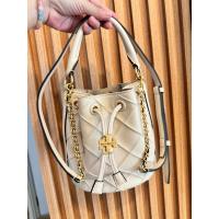 ราคา ส่งต่อ Tory burch Small Fleming Soft Bucket Bag แท้ (29727131472)