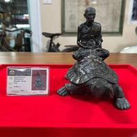 ราคา พระรูปเหมือนบูชาหลวงปู่หลิวนั่งเต่า วัดไร่แตงทอง รุ่น 92 ปี พร้อมบัตรการันตีพระแท้จากสมาคมนิตยสารท่าพระจันทร์ (23138043194)