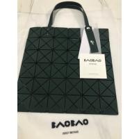 ราคา กระเป๋าเบาเบา BAO BAO ISSEY MIYAKE สีเขียวเหนี่ยวทรัพย์ (มือ2) สภาพดีมาก ใช้แค่ครั้งเดียว (24100821826)