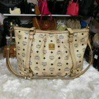 ราคา กระเป๋าmcm ของแท้​ สีเบจ สภาพดี​ขอบมุมดี​ ขนาด​ 14นิ้ว​ อะไหล่ทองมีเฟดบ้างมุมๆ (6955931016)