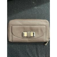 ราคา กระเป๋าสตางค์ ซิปรอบ Chloe’ แท้มือสอง สีเทา (20291593142)