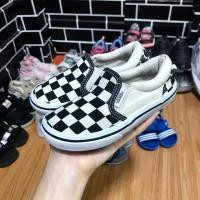 ราคา รองเท้าเด็กมือสอง Vans ตารางสลิปออน (6214119256)