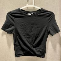 ราคา เสื้อครอปสีดำของ H&M Size XS ใส่แบบพอดีตัว ใส่แล้วดูหุ่นดีสุด (21396232170)