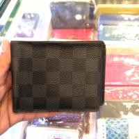 ราคา Used Louis multiple graphite wallet and louis bracelet graphite shw (1770522313)