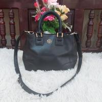 ราคา กระเป๋า Tory Burch(ทอรี่ เบิร์ช) หนัง saffiano ทรงถือ หนังแท้ มือสองของแท้ สภาพดี (22074321564)