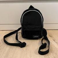 ราคา Adidas Mini Bagpack กระเป๋าเป้ ไซส์ มินิ มือสอง (24807879529)