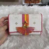 ราคา กระเป๋าสตางค์mcm ของแท้​ มือ2​ 5.5นิ้ว สภาพดี​ อะไหล่ทอง​ เก็บสีขอบ​ ใส่การ์ดได้​11ใบ (5436980070)