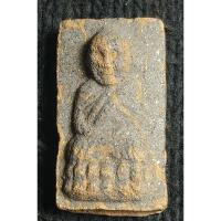 ราคา พระหลวงปู่ทวดวัดห้วยมงคล พิมพ์สี่เหลี่ยมเนื้อดินผสมว่าน โรยผงตะไบ (24337028678)