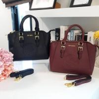 ราคา กระเป๋าถือ - สะพายไหล่ Tory Burch Hand Bag ทรงหมอน สกรีนแบรนด์ด้านหน้า หนังเรียบ พร้อมถุงผ้าแบรนด์ (29534632531)