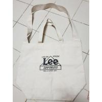 ราคา กระเป๋าผ้า Lee มือสอง 2 แท้ #US (11286324392)