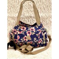 ราคา กระเป๋าผ้า มือสอง แบรนด์ KIPLING สภาพสวย มีช่องใส่ของช่องใหญ่ 3 ช่อง ภายในสะอาด (29751691157)